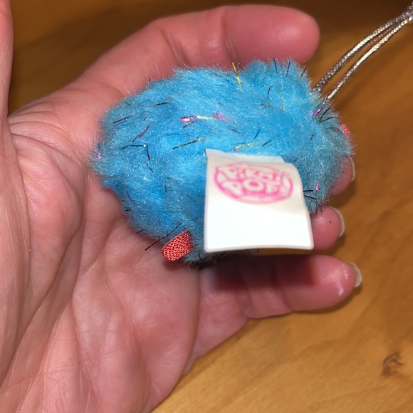 2 Pikmi Pops one blue one red - Picture 10 of 12